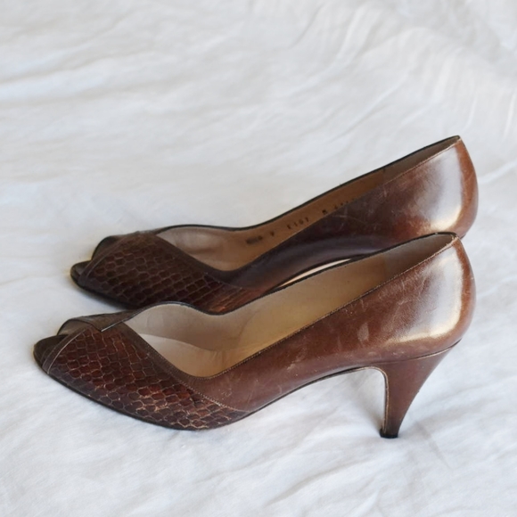 Bruno Magli vintage brown textured heels - Picture 2 of 12